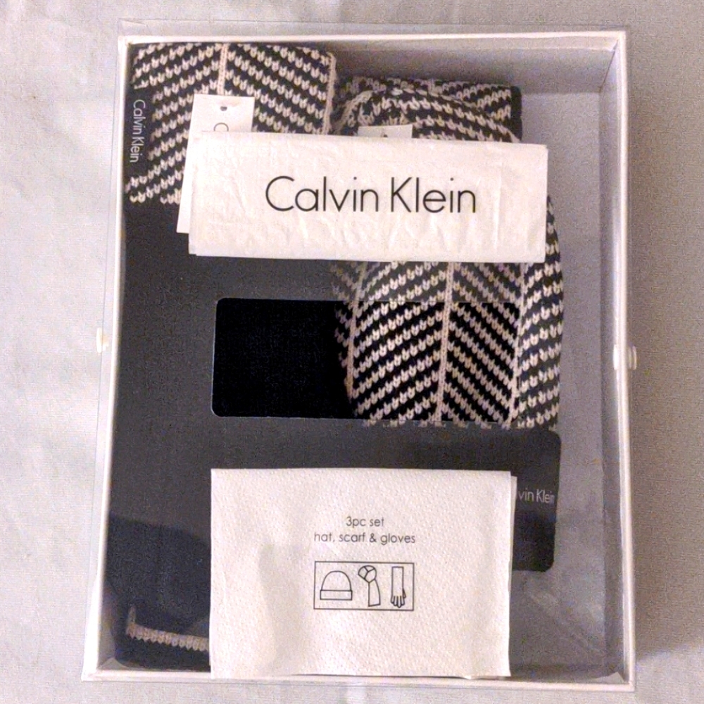 Calvin Klein 3 pc set (hat, scarf, gloves)